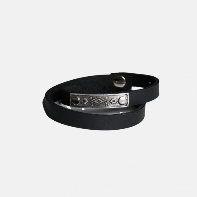 Leather bracelet with metal plate with stitch • Asparina