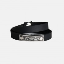 Leather bracelet with metal plaque with stitch • Teodora