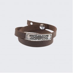 Leather bracelet with metal plaque with stitch • Huba