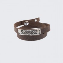 Leather bracelet with metal plaque with stitch • Huba
