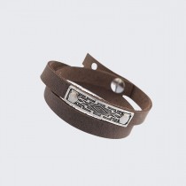 Leather bracelet with metal plaque with stitch • Huba
