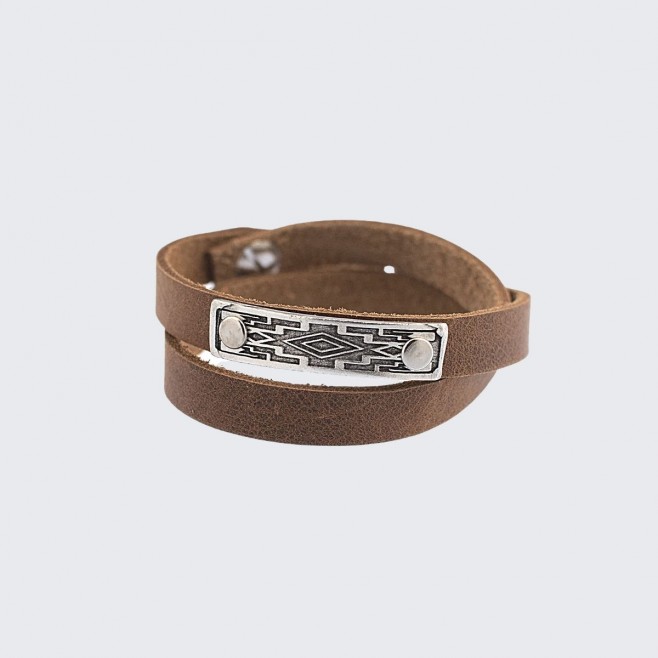 Leather bracelet with metal plaque with seamstress • Kosara