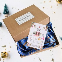 Коледна Кутия: Шал с шевици Канатица син, свещ с послание и картичка