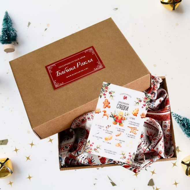 Коледна Кутия: Шал с шевици Анна, свещ с послание и картичка
