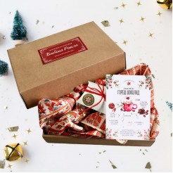 Christmas Box: Scarf Zhivka, candle with luck and Christmas card