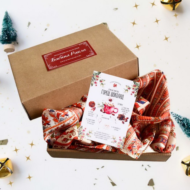 Коледна Кутия: Шал с шевици Живка, свещ с послание и картичка