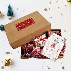 Christmas Box: Scarf Donka, candle with luck and Christmas card