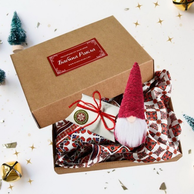 Christmas Box: Scarf Emilly, candle with luck and Christmas Gnome