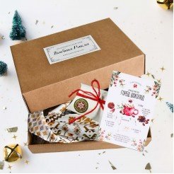 Christmas Box: Scarf Summer, candle with luck and Christmas card