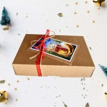 Коледна Кутия: Шал с шевици Донка, свещ с послание и картичка
