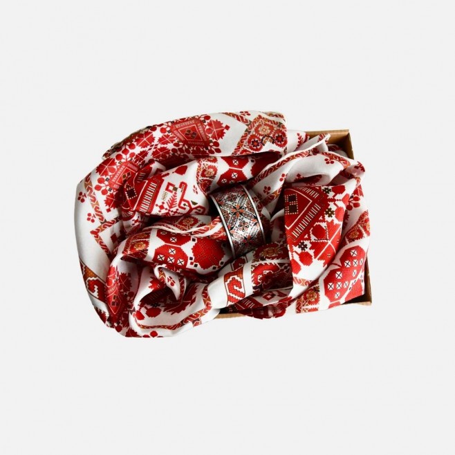 Vesca Scarf and Bracelet set with embroideries motives