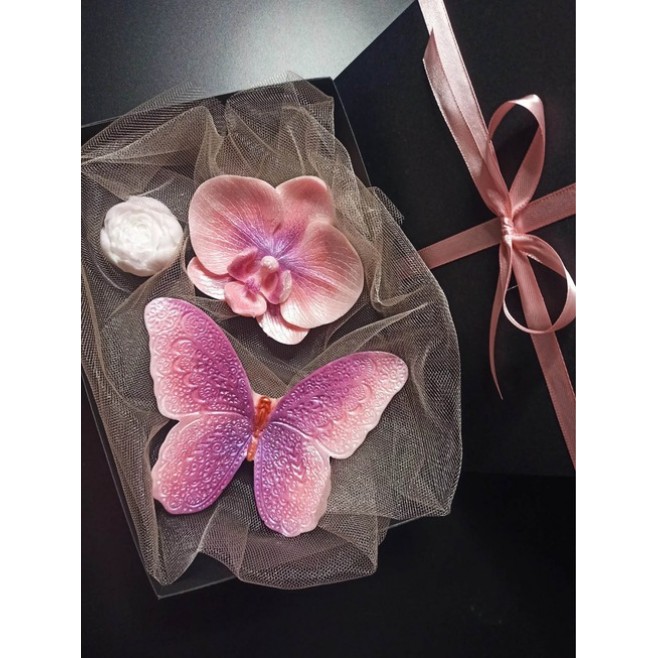 Giftbox of soap figures Butterfly, orchid and peony