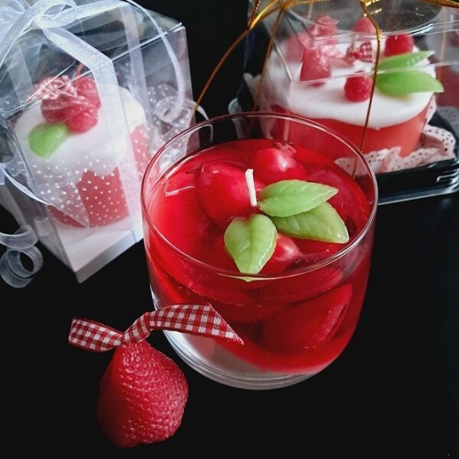 Panna Cotta with Strawberries Candle