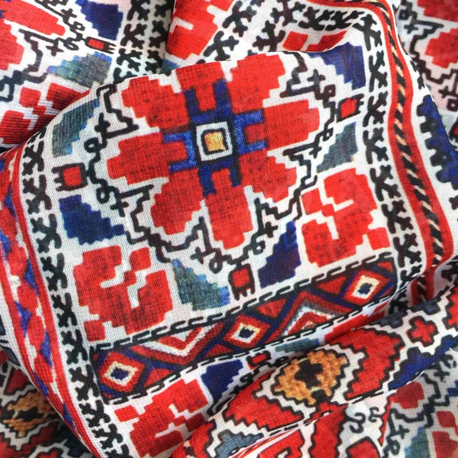 Дамски шал с шевица Донка, 85x85