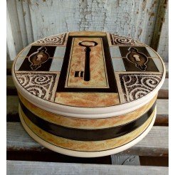 Pottery • Pottery Box With Decoration • model 4