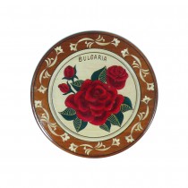 Дърворезбована чиния с рози