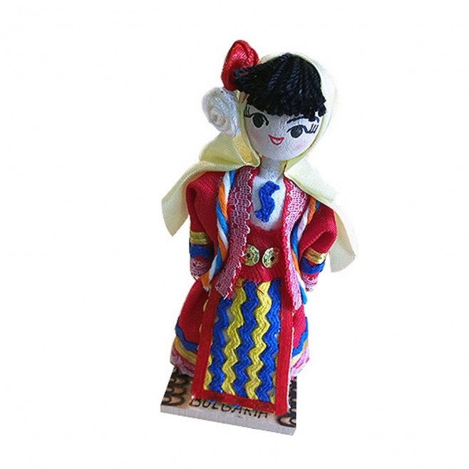 Кукла с български народни носии с отвор за мускал