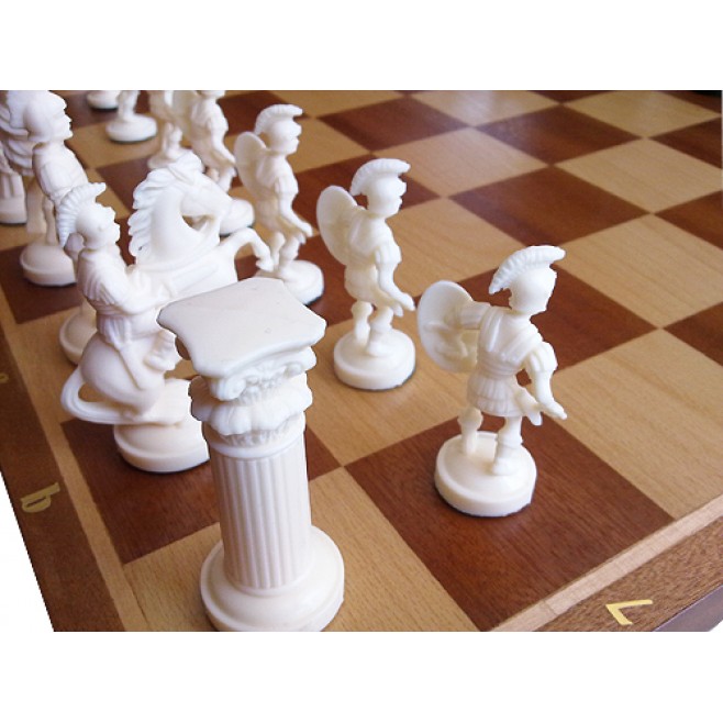 Пластмасови фигури за шах с дизайн от римската империя